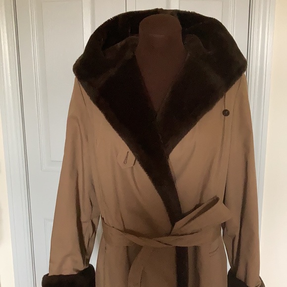 Vintage Weatherbee full length trench coat - Picture 7 of 11